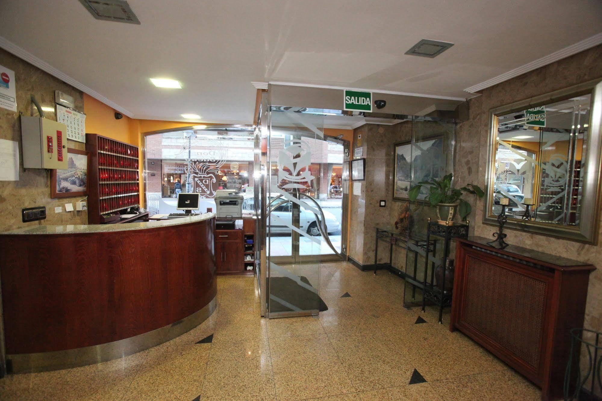 莱昂 唐索罗旅馆酒店 外观 照片
